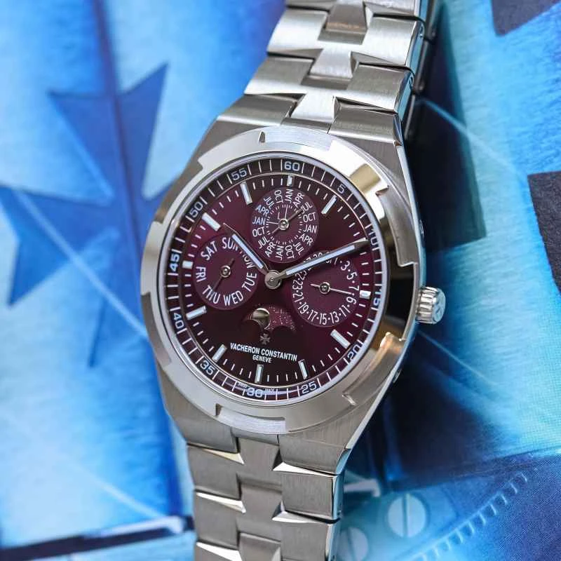 2025-Vacheron-Constantin-Overseas-Perpetual-Calendar-Ultra-Thin-review-8 (1).jpg