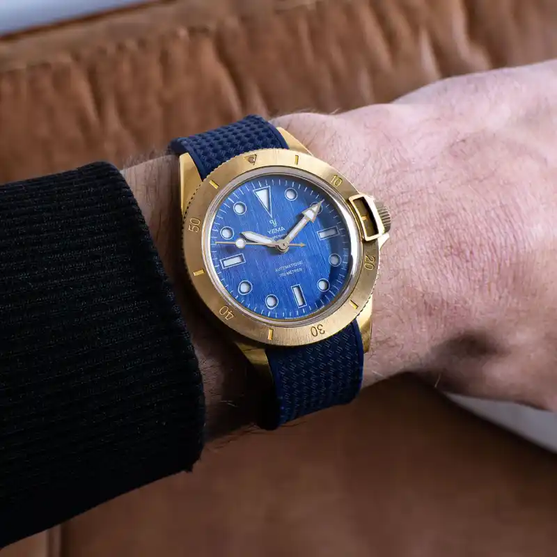 Yema-Superman-Bronze-CMM.10-Limited-Edition-Blue-Sandwich-dial-4.jpg