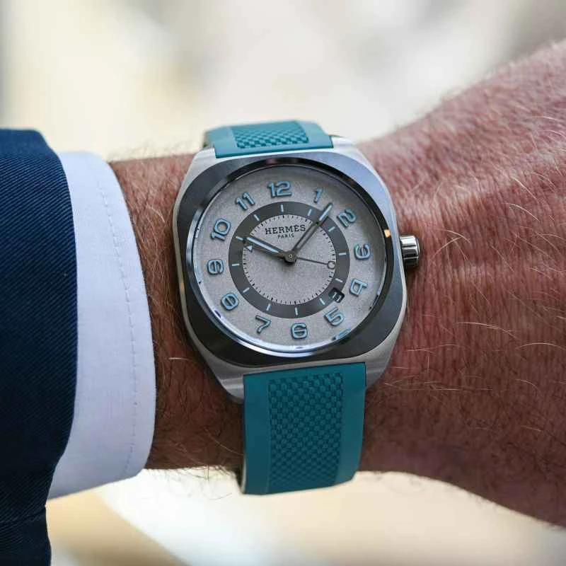 2025-Hermes-H08-Titanium-and-Bleu-Saint-Cyr-review-8.jpg