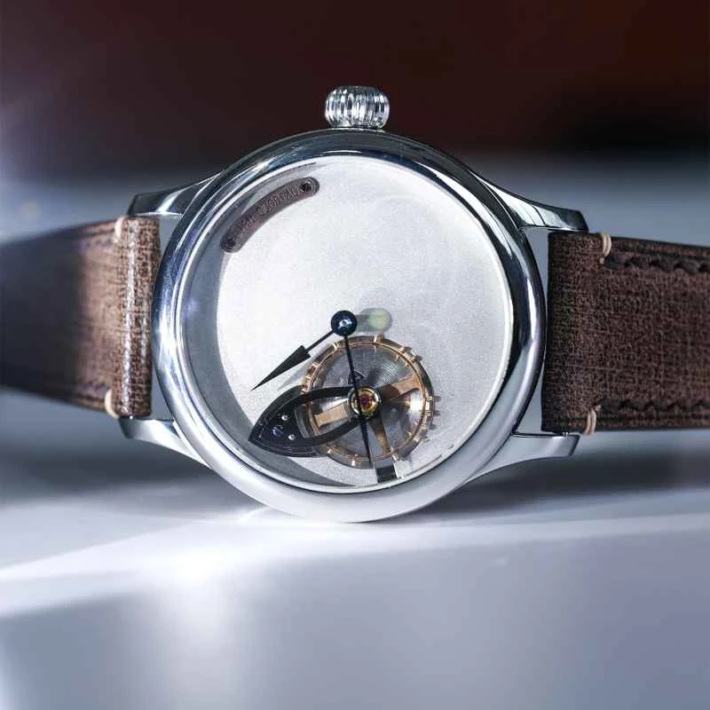 中国の独立系時計メーカー、銭国標がダブルバランスホイール腕時計を発売