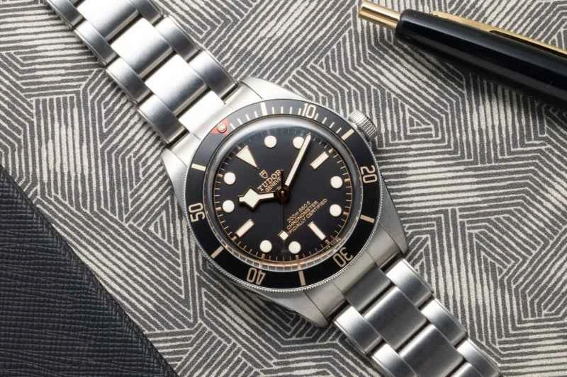 チューダー ブラックベイ 58 はブレスレットを交換して初めて完成します。