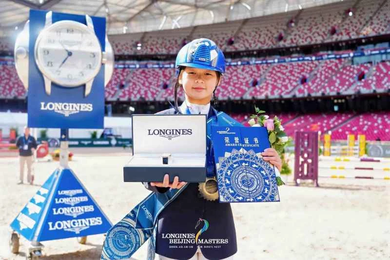 图15：中国骑手董玉婷80CM U14新星赛夺冠.jpg