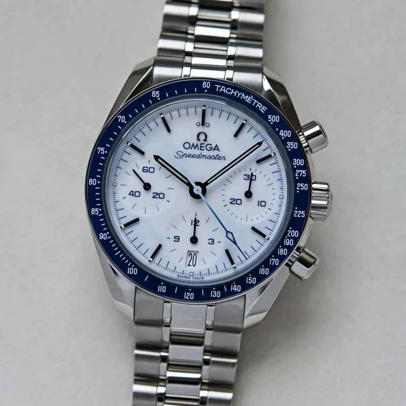 Omega-Speedmaster-Milano-Cortina-2026-38mm-Automatic-olympic-winter-games-white-dial-review-12.jpg