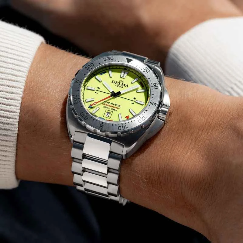 Delma-Oceanmaster-Lume-Fully-Luminescent-Dial-Dive-Watch-5.jpg