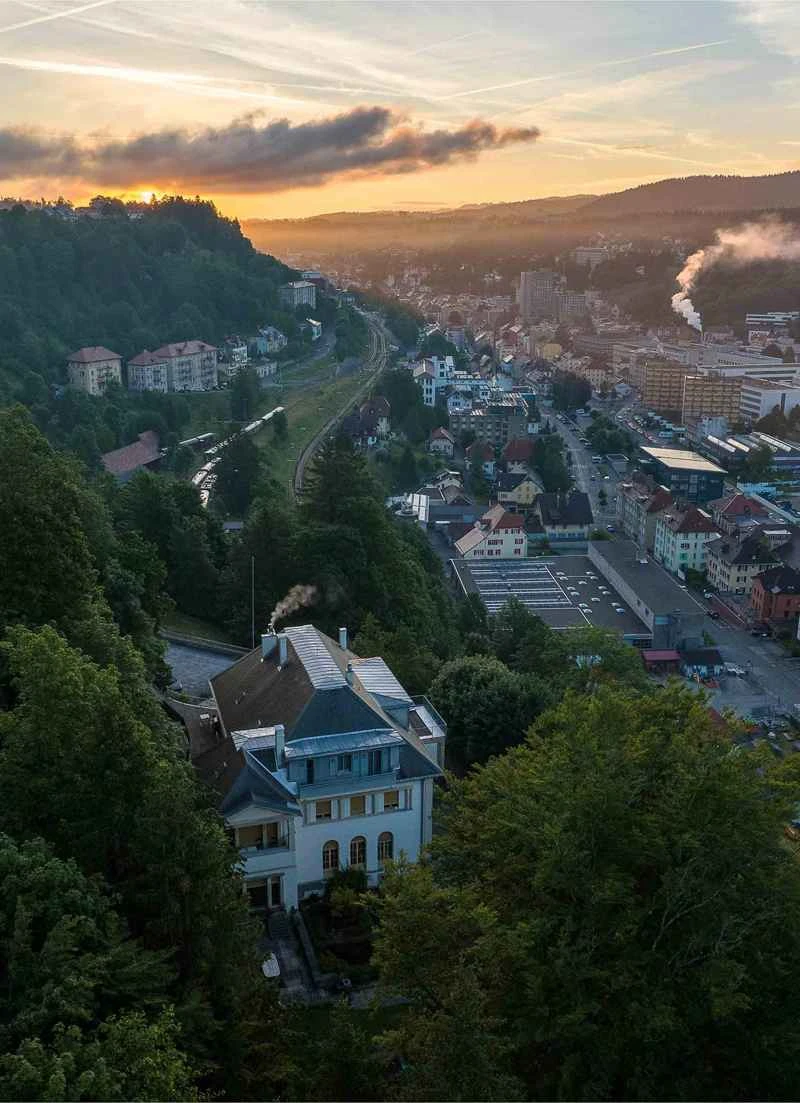 ZENITH真力时由乔治斯‧法福尔-杰科特（Georges Favre-Jacot）于1865年在瑞士力洛克（Le Locle）创立.jpg