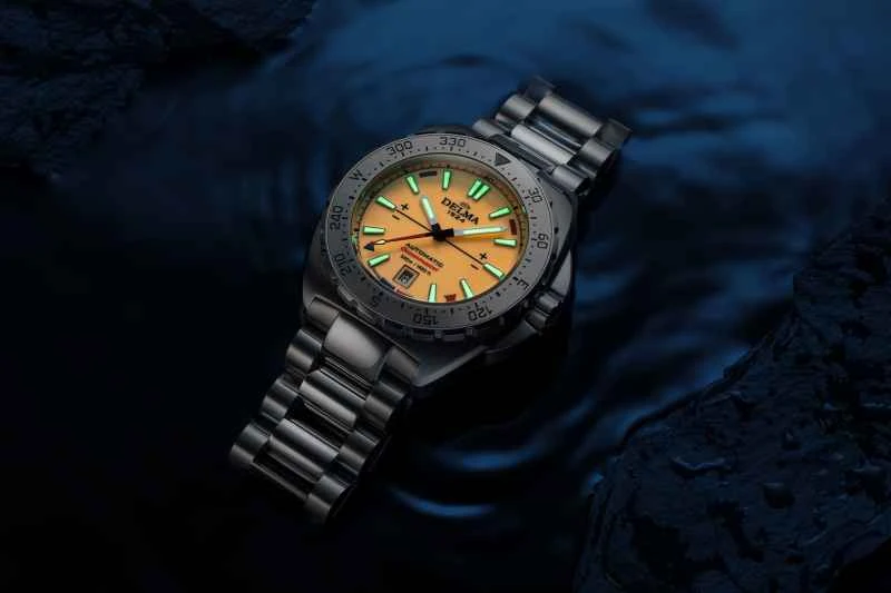 Delma-Oceanmaster-Lume-Fully-Luminescent-Dial-Dive-Watch-1.jpg