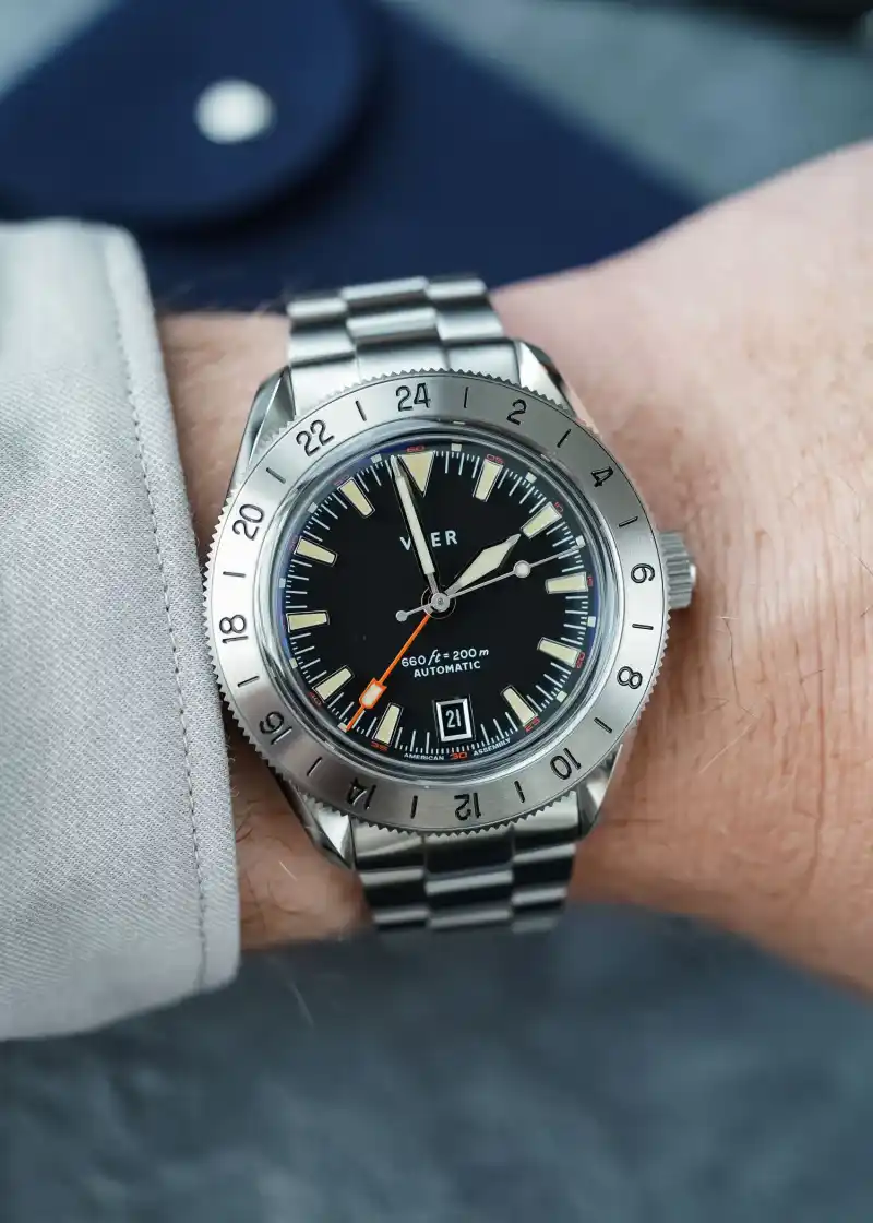 Vaer-G5-Pacific-Steel-GMT-Watch-Made-in-USA-review-1.jpg