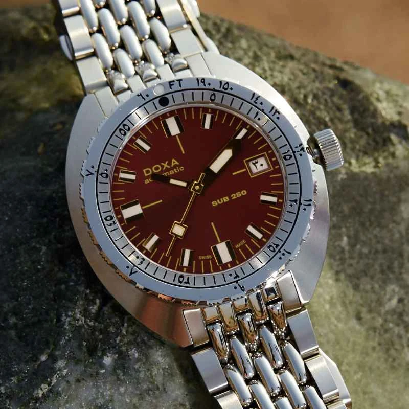 レトロダイビングの新波：伝説の75周年を記念したドクサ チェリーレッド リミテッドエディション