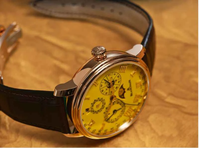 6. 宝珀经典V系列中华年历腕表帝王黄珐琅款0888.jpg
