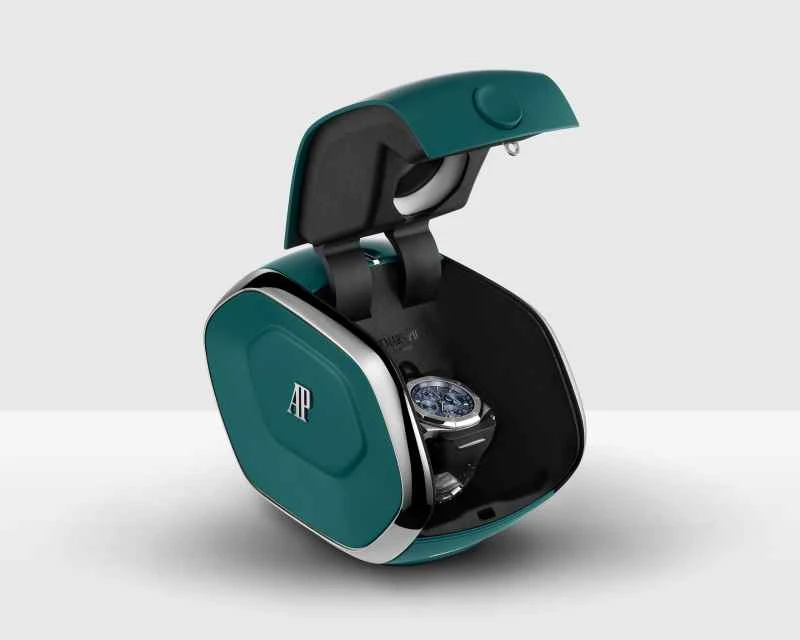 オーデマ ピゲは、「オールインワン クラウン」パーペチュアルカレンダーウォッチの巻き上げと時間調整を自動で行うことができる新しいスマートウォッチボックスを発表しました。