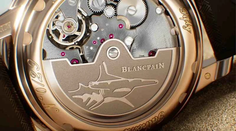 覆以 NAC涂层的红金上链摆陀镌刻着无沟双髻鲨图案.jpg