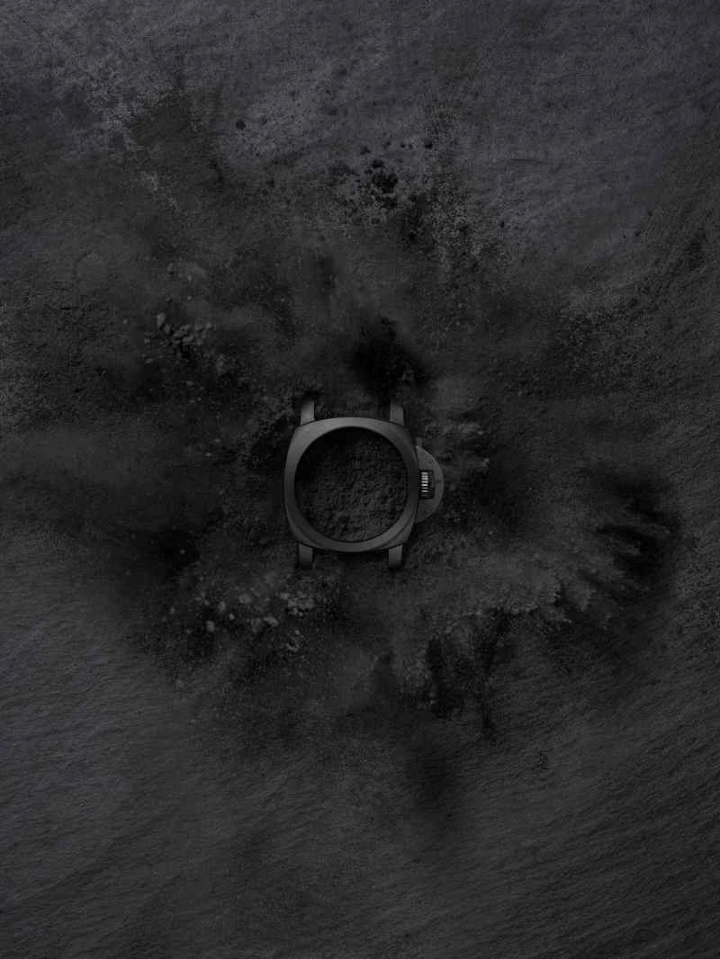 9. 沛纳海Luminor庐米诺系列40毫米两地时自动上链陶瓷腕表(PAM01783)_陶瓷表壳.jpg