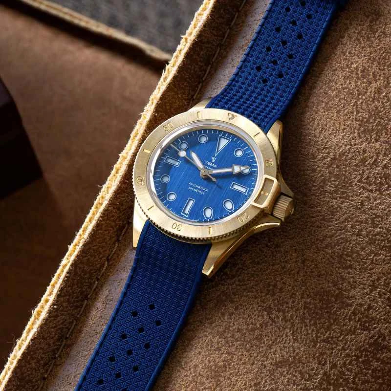 Yema-Superman-Bronze-CMM.10-Limited-Edition-Blue-Sandwich-dial-5.jpg