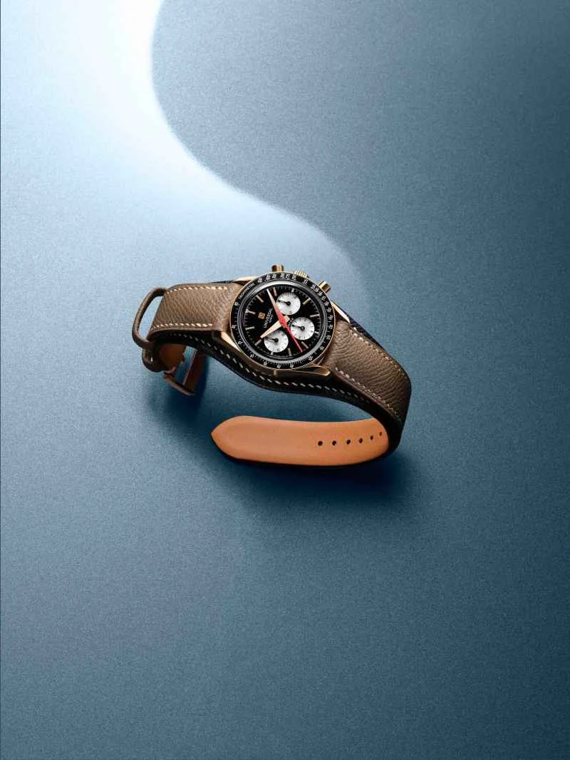 06_宇宙表 (Universal Genève) Tribute to Compax腕表_第一套黑色珐琅表盘款情境图(1).jpg