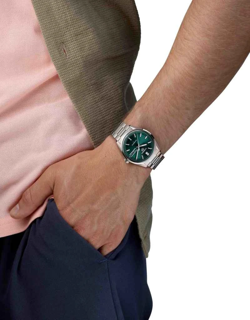 2. TAG Heuer卡莱拉系列星期日历型腕表再添新色 青翠绿韵致敬赛车黄金时代.jpg