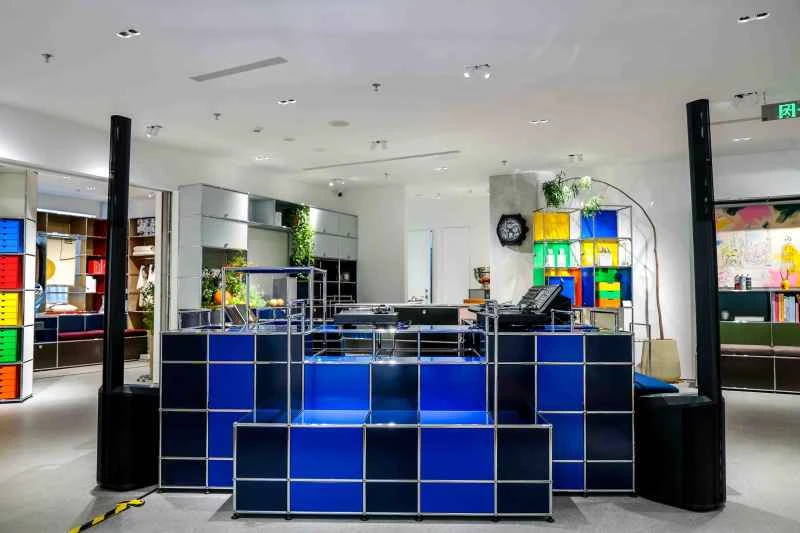 ZENITH真力时与USM联袂呈献的DEFY巅峰系列计时码表USM限量版陈列于USM Design Capsule上海展厅内_1.jpg