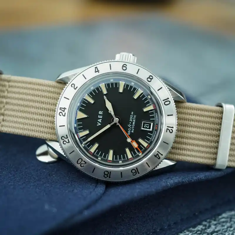 Vaer-G5-Pacific-Steel-GMT-Watch-Made-in-USA-review-3.jpg