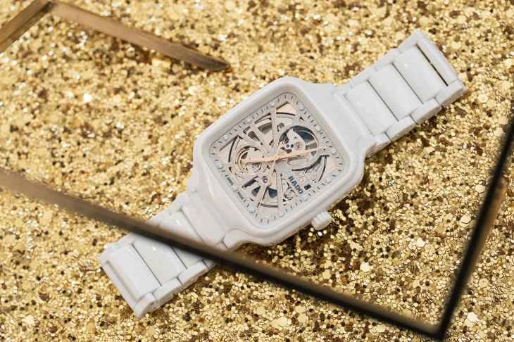 ラドー トゥルー スクエア スケルトンウォッチ：「四角の中にハート」が宿すエレガントな哲学