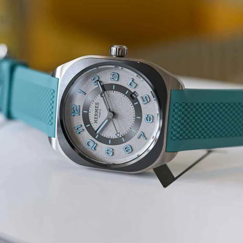 2025-Hermes-H08-Titanium-and-Bleu-Saint-Cyr-review-9.jpg