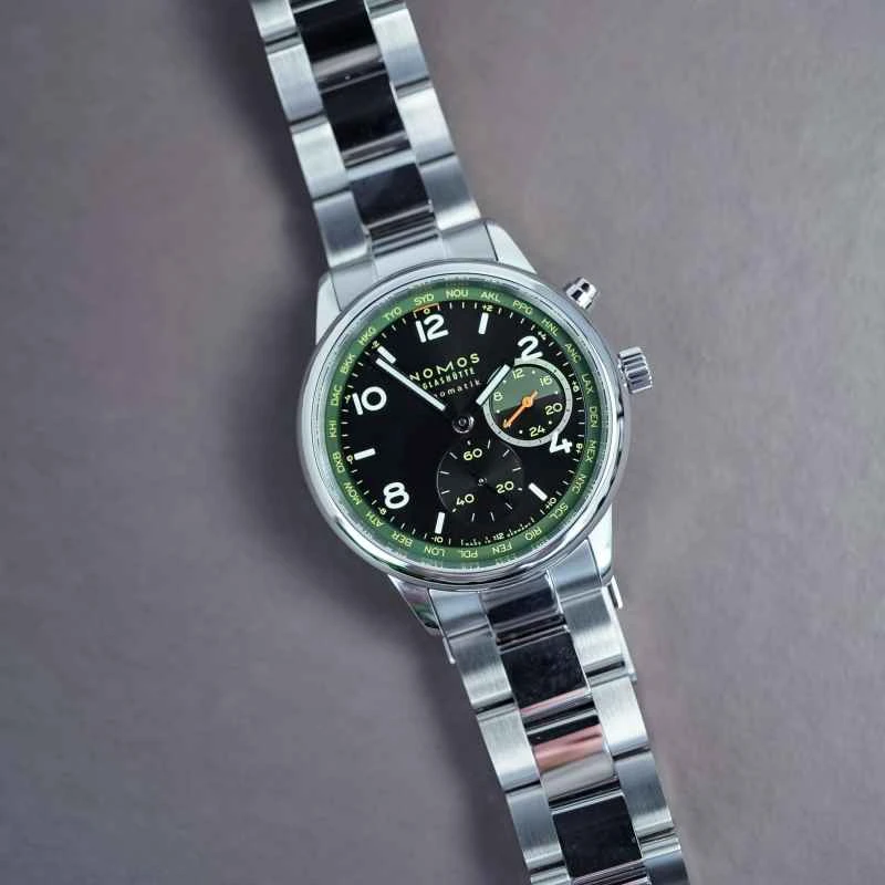 光り輝く世界を旅するパートナー：ノモス限定版ワールドタイムウォッチ