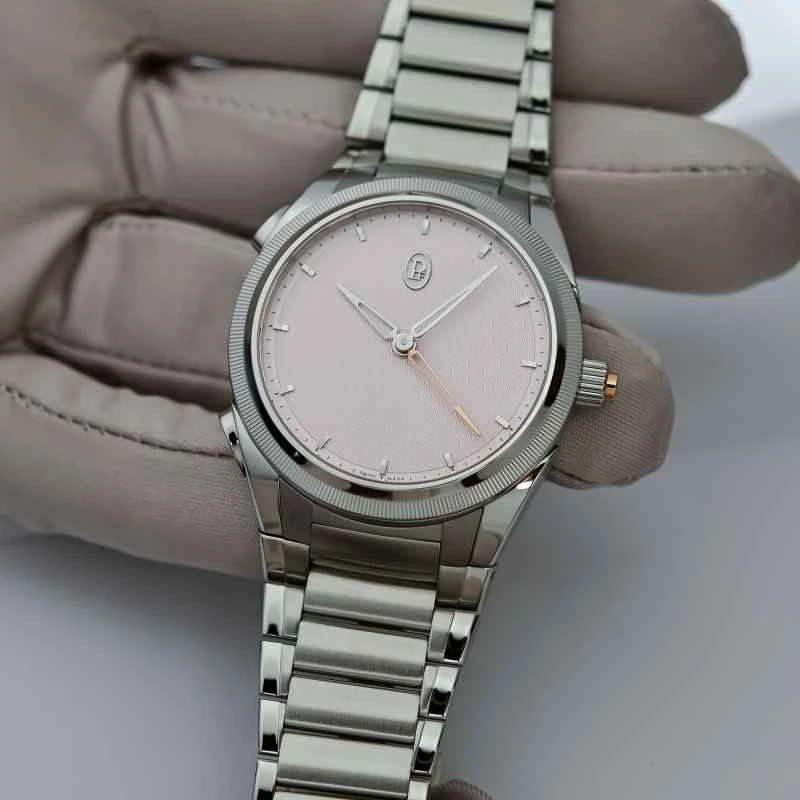 新しいパルミジャーニ・フルリエ トンダ PF スプリットセコンド クロノグラフ ウォッチ – アークティック ローズ ダイヤルが複雑な機能をさりげなく表現します。