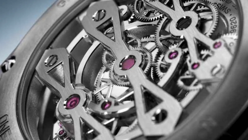 8、GP芝柏表Laureato桂冠系列三金桥陀飞轮腕表 型号：99112-58-3576-1CM_情境图.jpg