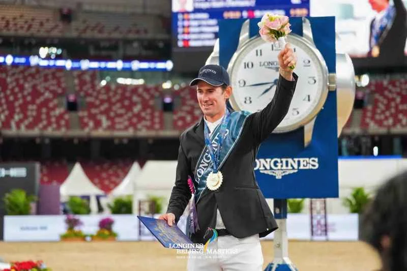 图3：比利时骑手乔斯·维罗依（Jos Verlooy）摘得140CM国际欢迎赛桂冠.jpg