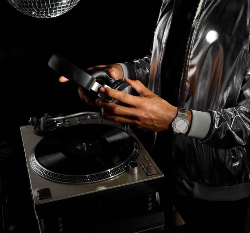 Q29-BR-012-BR05 MIRROR-LOOK1-7135-0673-V2.jpg