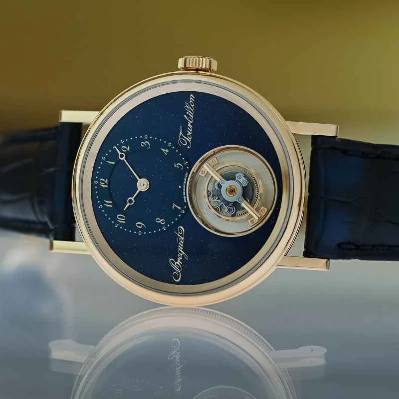 ブレゲ初のフライングトゥールビヨンウォッチ、「クラシック セレスティアル トゥールビヨン 7255」を詳しく見てみましょう。