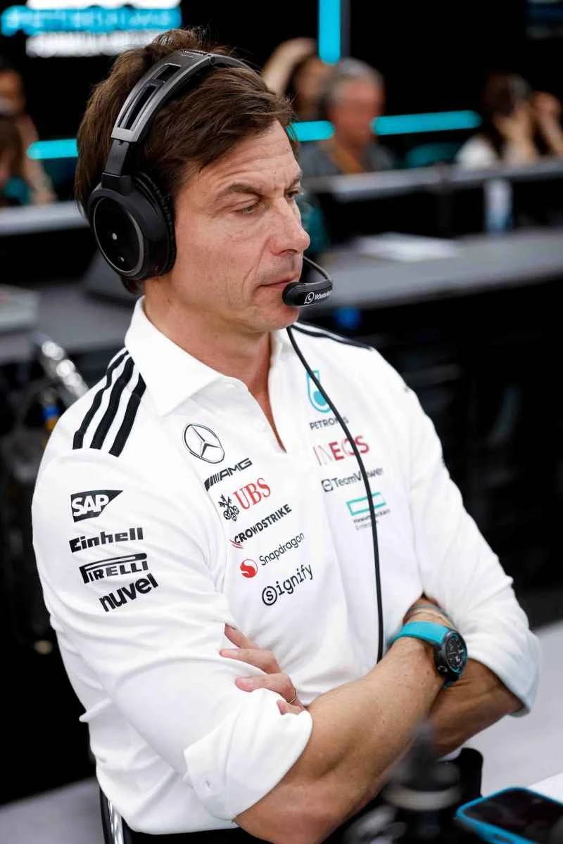 2.梅赛德斯-AMG马石油F1™车队首席执行官兼领队托托·沃尔夫(Toto Wolff)在新加坡大奖赛期间佩戴腕表.jpg