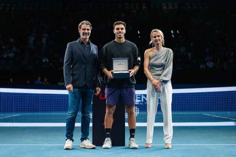 ZENITH品牌挚友、知名阿根廷网球运动员弗朗西斯科·塞伦多洛 (Francisco Cerúndolo) 获得2025 UTS 香港站冠军_2(1).jpg