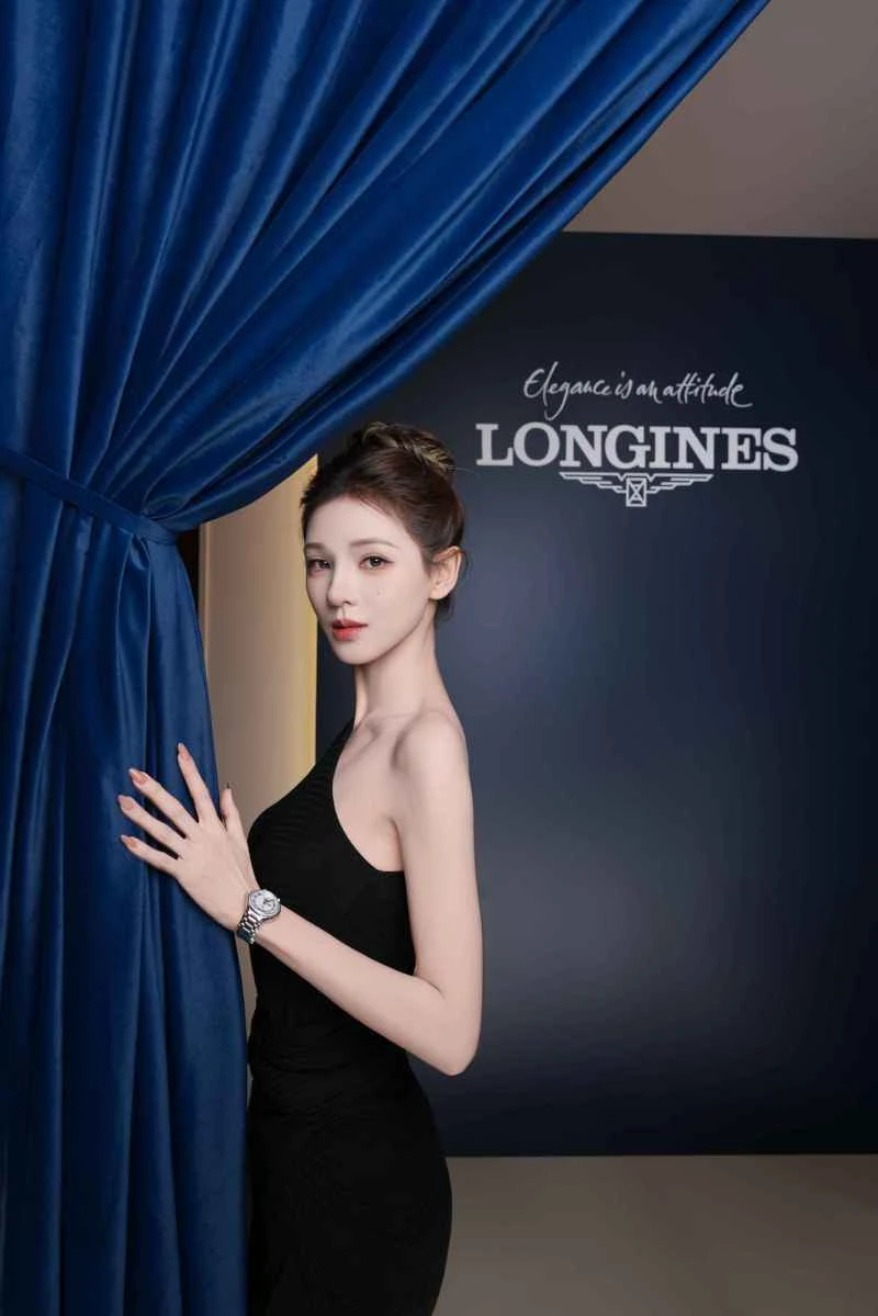 【明星图】演员张予曦演绎全新心月系列星辰腕表 - 2.jpg