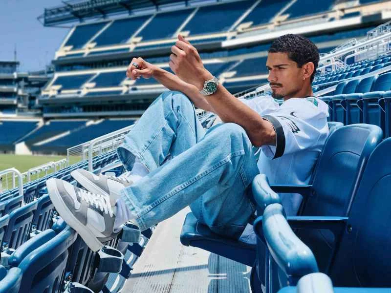 03_Breitling x NFL_RGB.jpg