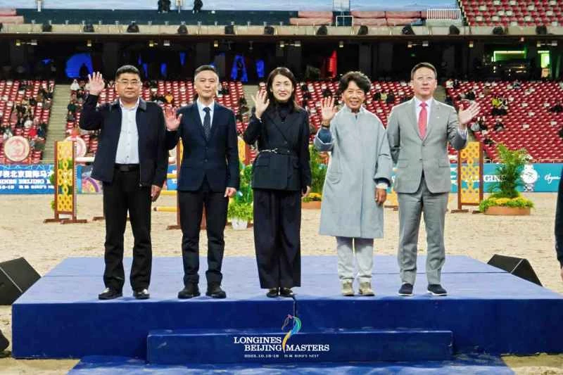 图 18：骑士之夜嘉宾合影.jpg