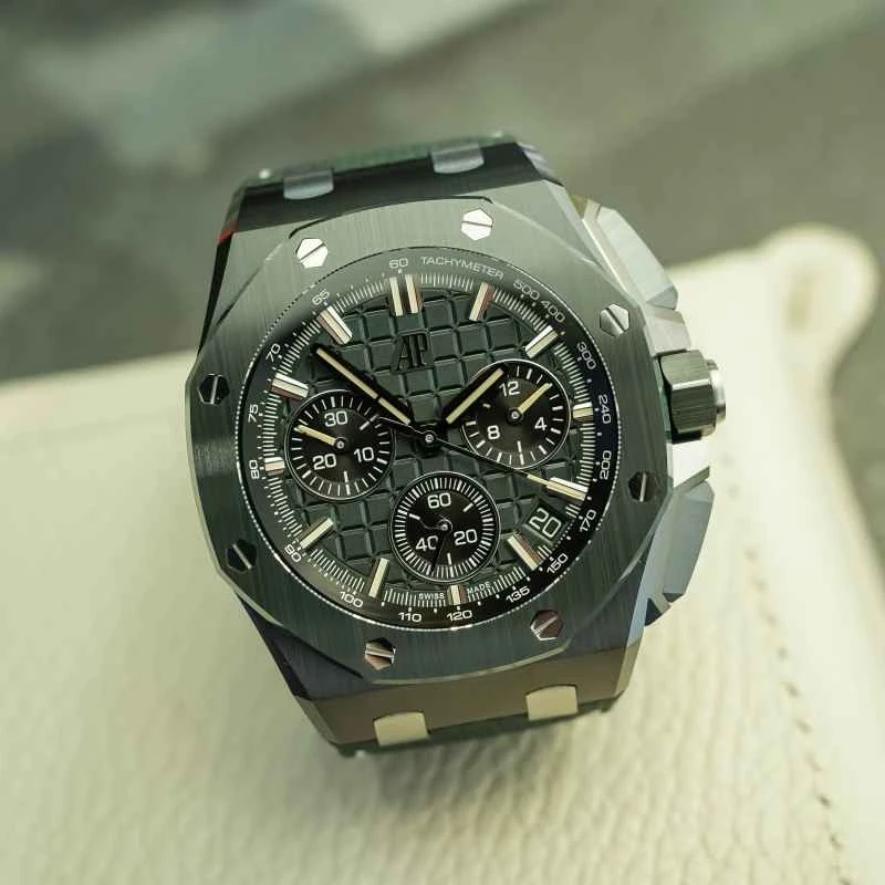 Audemars-Piguet-Royal-Oak-Offshore-Selfwinding-Chronograph-43mm-Green-and-Black-Ceramic-new-generation-ROO-26420CE-review-4.jpg