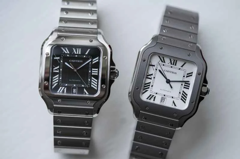 カルティエ サントス デュオ：オールチタンと暗闇で光るスチールのエディションがモダンなスタイルを表現