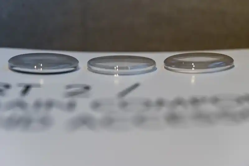 時計のクリスタル素材の分析