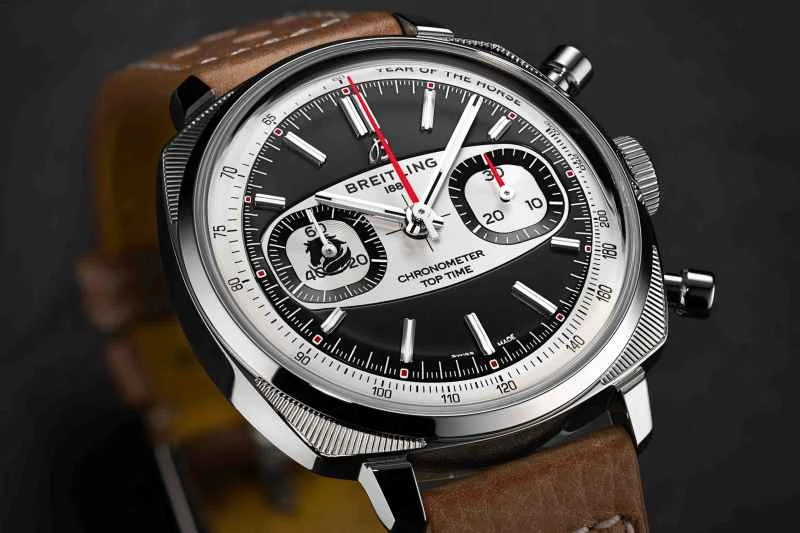 05_百年灵Top Time B01计时腕表赤影黑骑限量版情境图.jpg