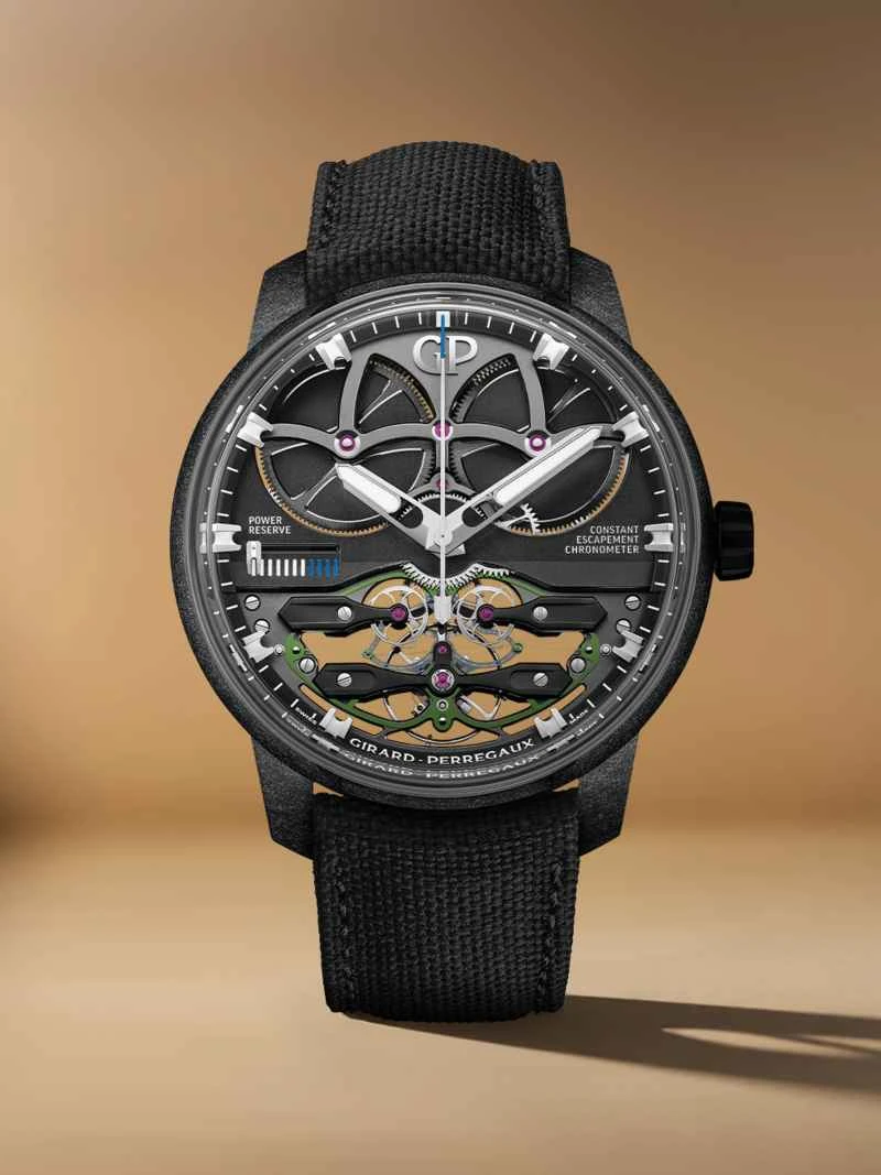 4、GP芝柏表新恒定动力擒纵腕表碳硅复合材质款_情境图.jpg