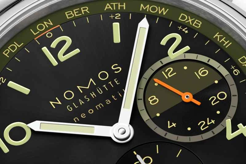 6_NOMOSGlashuette_0790_S9_Club_Sport_neomatik_Worldtimer_Vector_3543x2362px.jpg