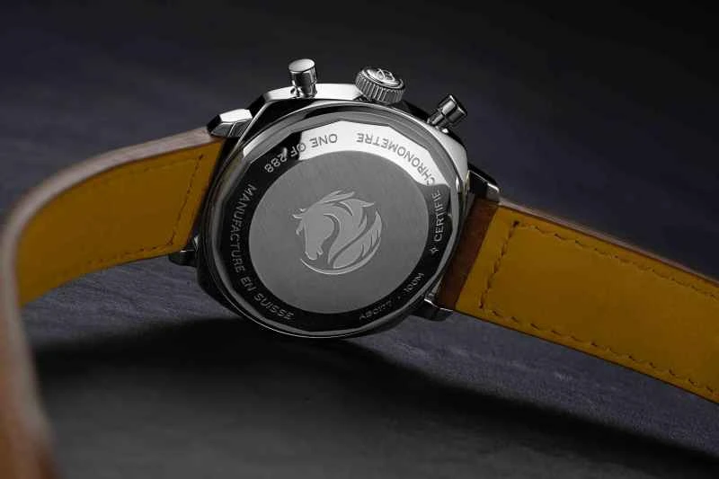 08_百年灵Top Time B01计时腕表赤影黑骑限量版表背情境图.jpg